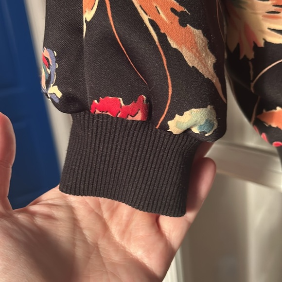 Gorgeous Chaps XS bomber jacket - black with abstract flowers 🌺 - Picture 4 of 7